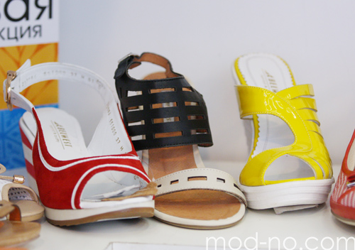 Обувь "Белвест" и "ЛеГранд" — БелТЕКСлегпром. Осень 2012 (наряды и образы: красные босоножки, желтые босоножки)