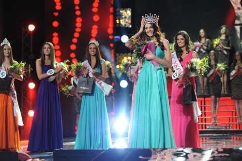 Karina Żironkina. Finał — Miss Ukrainy 2012 (ubrania i obraz: suknia wieczorowa turkusowa)