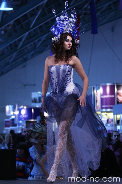 Peinados de mujer — Roza vetrov - HAIR 2012 (looks: pantis de encaje calado blancos)