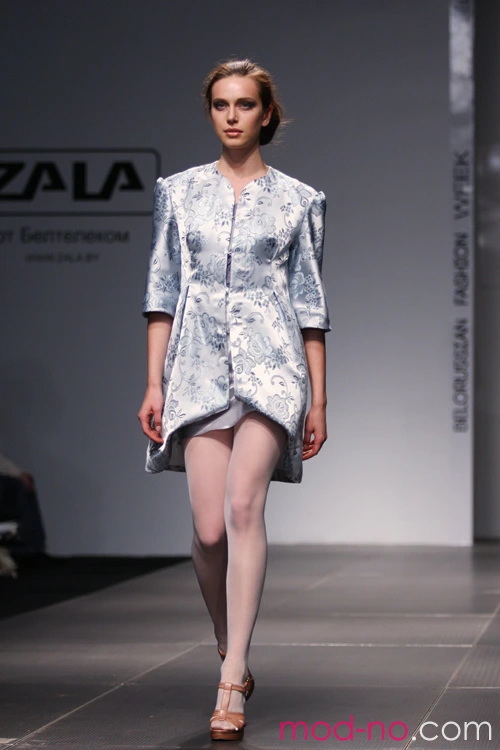 Tatsiana Rineyskaya (looks: white sheer tights)