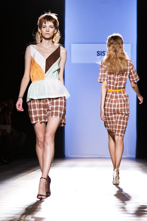 Показ Spijkers en Spijkers — Aurora Fashion Week Russia SS14 (наряды и образы: чёрные босоножки)