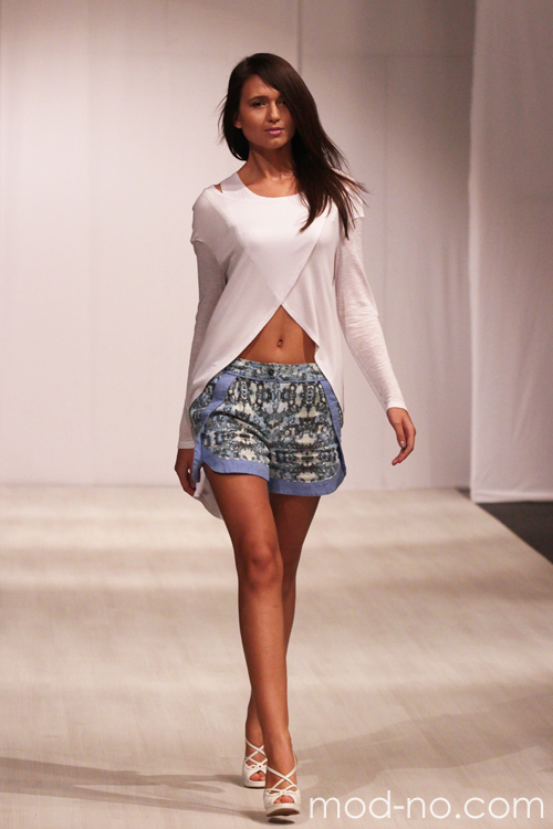 Belarus Fashion Week by Marko SS2014 (looks: white tunic, multicolored shorts, white pumps)