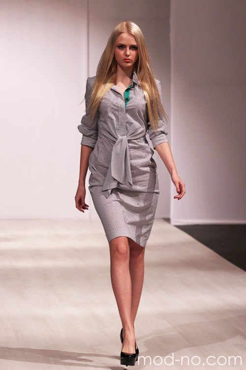Veronika Chachina. Belarus Fashion Week by Marko SS2014 (looks: grey dress, black pumps)