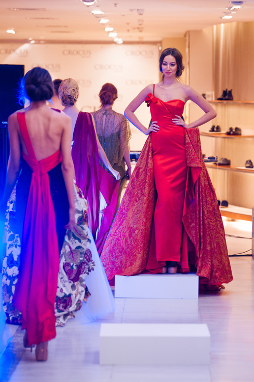 Crocus Atelier Couture / Fashion Day (looks: vestido de noche rojo)