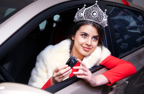 Эльмира Абдразакова. Автомобиль для самой красивой девушки России (наряды и образы: красное платье)