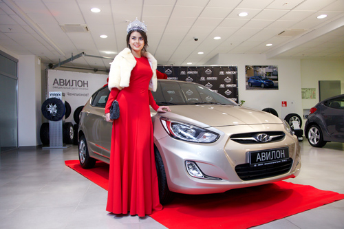 Автомобиль для самой красивой девушки России (наряды и образы: красное платье; персона: Эльмира Абдразакова)