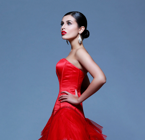 в платье от американского дизайнера Sherri Hill. Эльмира Абдразакова готовится к конкурсу "Мисс Вселенная 2013" (наряды и образы: красное вечернее платье)