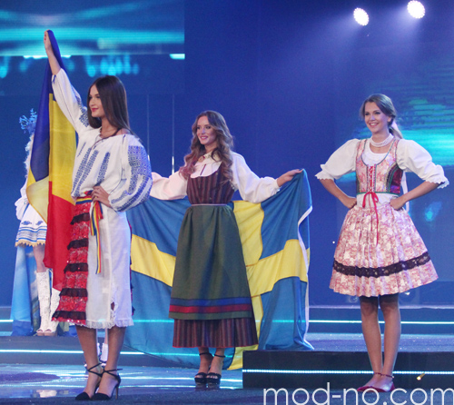  (злева направа) Наталля Рус (Румынія), Салі Ліндгрэн (Швецыя), Лусіяна Чвіркова (Славакія). "Miss Supranational 2013": усе фарбы свету. Частка 2