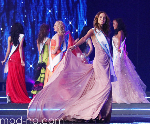 Салли Линдгрен. "Miss Supranational 2013": дефиле в вечерних платьях. Часть 4