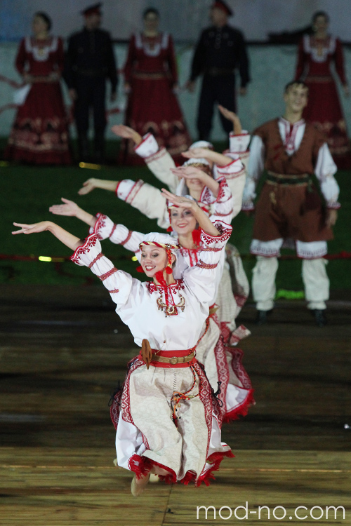 выступление Государственного ансамбля танца Беларуси. В Гомеле открылся "Сожскі карагод"