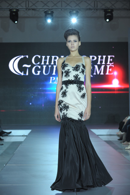 Christophe Guillarme show — Art Week Style.uz 2013 (looks: black and whiteevening dress)