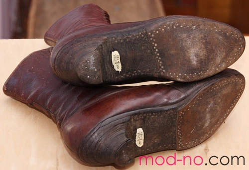 полусапожки со шнуровкой: вид со стороны подошвы. Покупка 1930 года. Полусапожки со шнуровкой