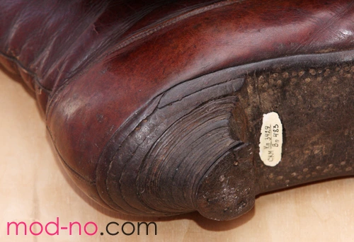 полусапожки со шнуровкой: каблук, сбитый из кусков кожи. Покупка 1930 года. Полусапожки со шнуровкой