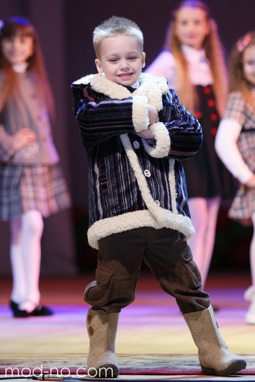 показ дитячої моди на конкурсі "Маленька Гомельчанка 2011" (Гомель, 27.11.2011). валянки