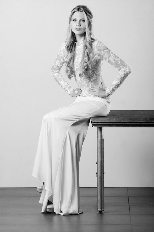 Мария Величко. Мария Величко готовится к конкурсу "Мисс Мира 2013" (наряды и образы: белое гипюровое вечернее платье)