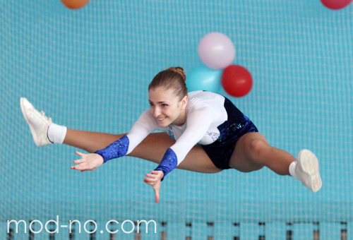 Solo, juniors — Weißrussland-Meisterschaft der Sportaerobic 2014 (Looks: blau-weißer Gymnastikanzug)