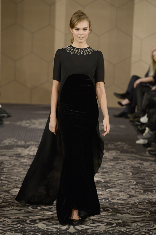 Показ Jesper Høvring — Copenhagen Fashion Week AW14/15 (наряды и образы: чёрное вечернее платье)