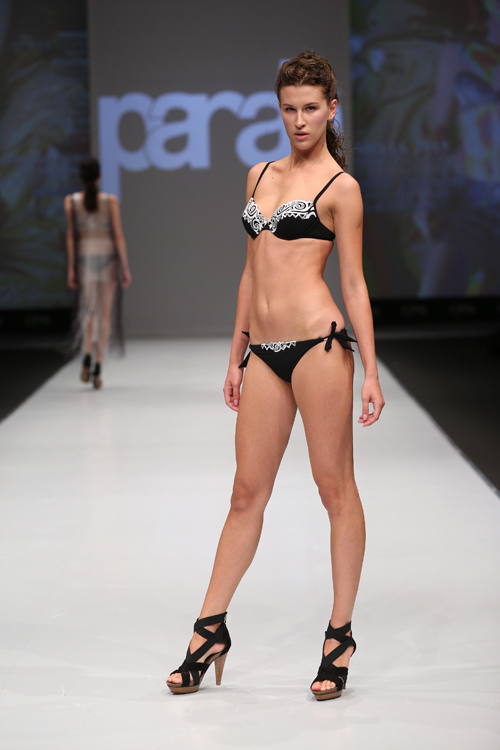 Parah show — CPM SS2015 (looks: black and white swimsuit with ties, black sandals)