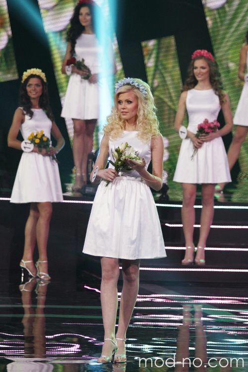 Veronika Bobko. Gala final — Miss Belarús 2014 (looks: vestido blanco)
