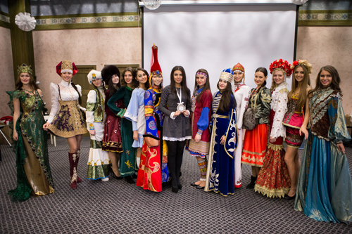 Учасниці "Міс Росія 2014" показали національні костюми (персона: Ельміра Абдразакова)