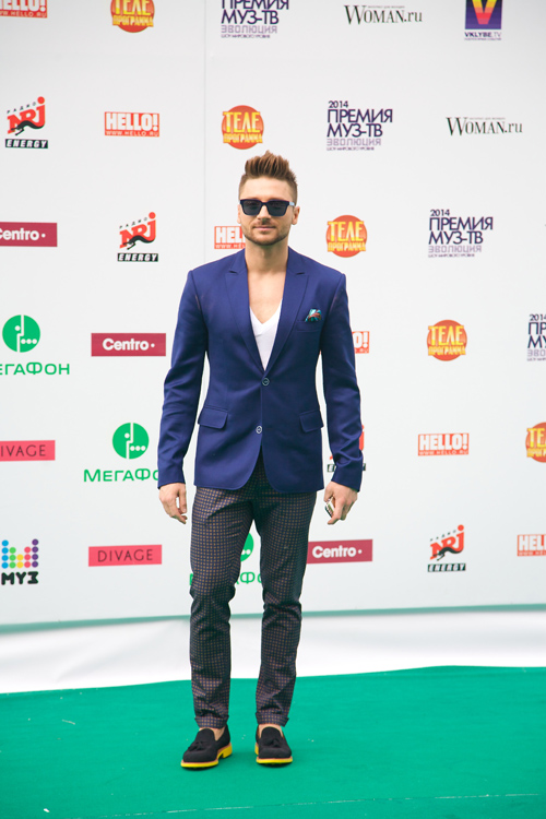 Sergey Lazarev. Muz-TV Verleihung 2014. Evolution. Teil 6 (Looks: blauer Blazer, schwarze Schnürer)