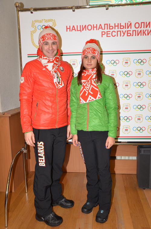 Фотофакт: олимпийская форма сборной Беларуси (наряды и образы: красная спортивная куртка, чёрные спортивные брюки, зеленая спортивная куртка)