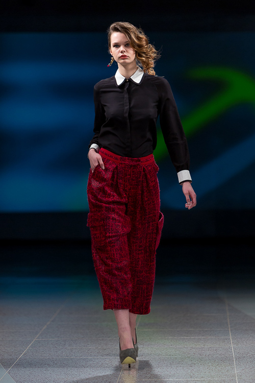 Modenschau von Narciss — Riga Fashion Week AW14/15 (Looks: schwarze Bluse)