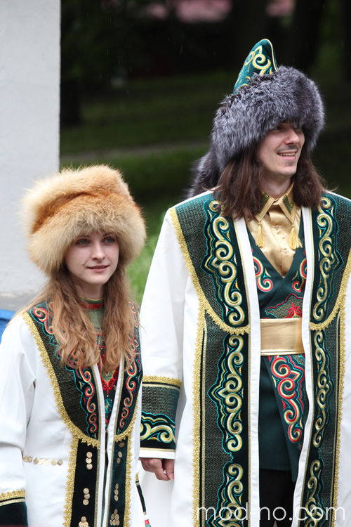 В Минске состоялся всебелорусский Сабантуй (наряды и образы: меховая шапка)