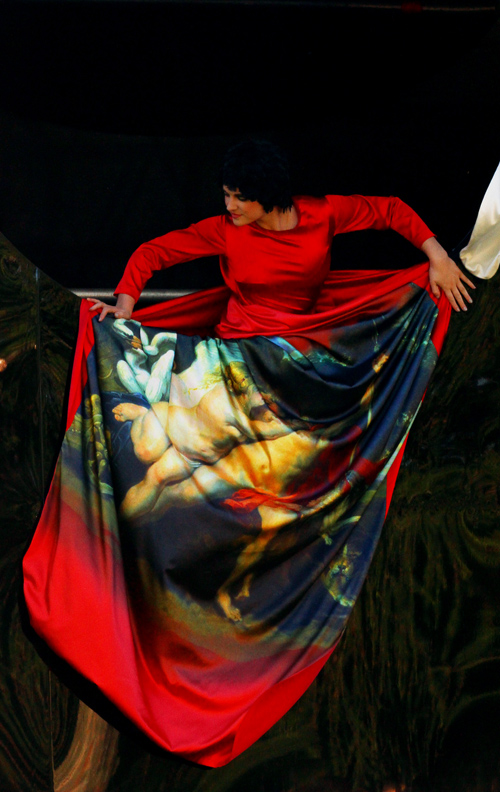Модний проект "Асоціації" в Царському Селі: Олена Бадмаева (наряди й образи: червона сукня)
