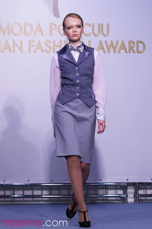 показ колекції одягу в діловому стилі - "Кар'єристка" Ольги Федорової (Іжевськ) (31 конкурс молодих дизайнерів одягу "Екзерсис", Москва, 28.02.12). діловий стиль (наряди й образи: біла блуза, сіра спідниця, сірий жилет)