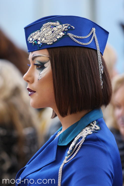 дівчина в пілотці (подіумний макіяж, IV Міжнародний фестиваль краси "Роза вітрів - HAIR 2011", Мінськ, 01.12.11). пілотка (наряди й образи: сіня пілотка)