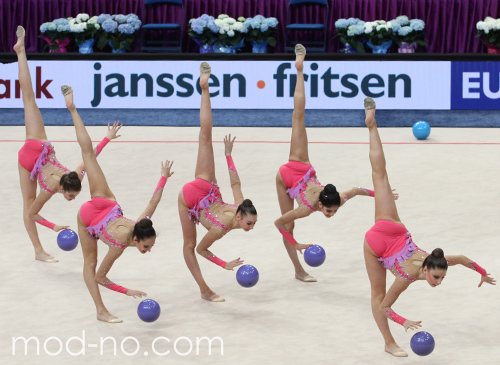 юниорская сборная Швейцарии в групповых упражнениях. Групповые выступления юниорок на Чемпионате Европе (Минск 2015)