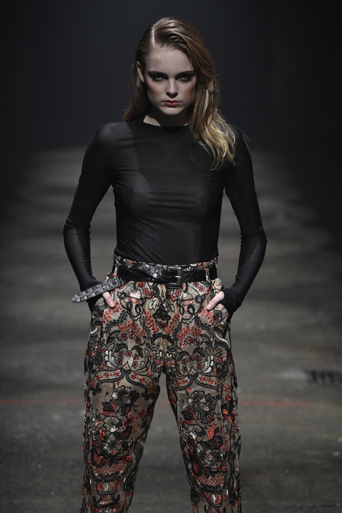 Показ Ganni — Copenhagen Fashion Week AW15/16 (наряди й образи: чорний джемпер)