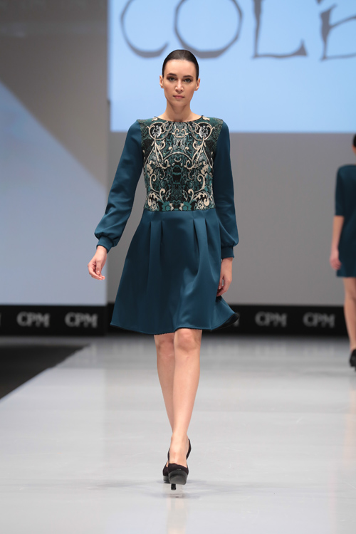 Pokaz COLB — CPM FW15/16 (ubrania i obraz: sukienka morska, półbuty czarne)