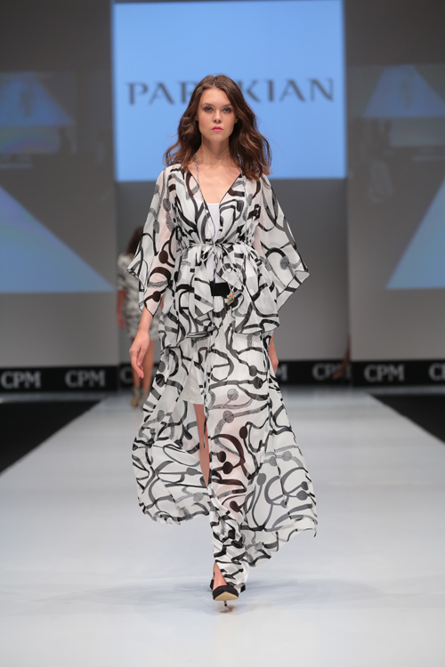 Pokaz Didier Parakian — CPM SS16 (ubrania i obraz: sukienka czarno-biała)