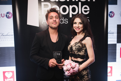 Fashion People Awards 2015 (Looks: schwarzer Männeranzug; Person: Anna Pletnyova)