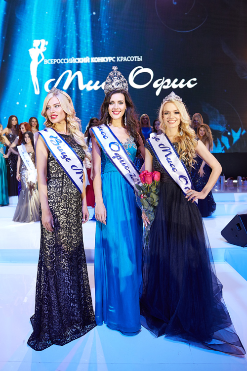  (слева направо) Екатерина Рогалис, Мария Филиппова и Ольга Седова. В Москве выбрали "Мисс Офис 2015"
