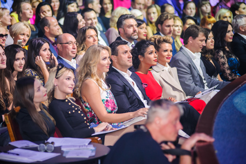 Gala final — Miss Ucrania 2015 (personas: Snejana Onopka, Santa Dimopulas)