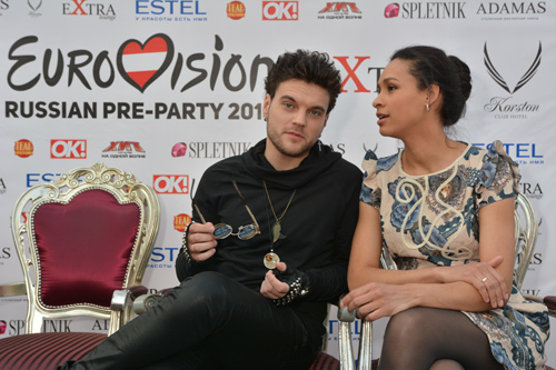 Uzari & Maimuna. Участники конкурса "Eurovision 2015" встретились на pre-party в Москве (наряды и образы: цветочное платье; персона: Юзари)