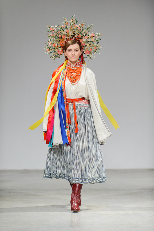 Alena Ruban. Desfile de Ivan Honchar Museum — Ukrainian Fashion Week FW15/16