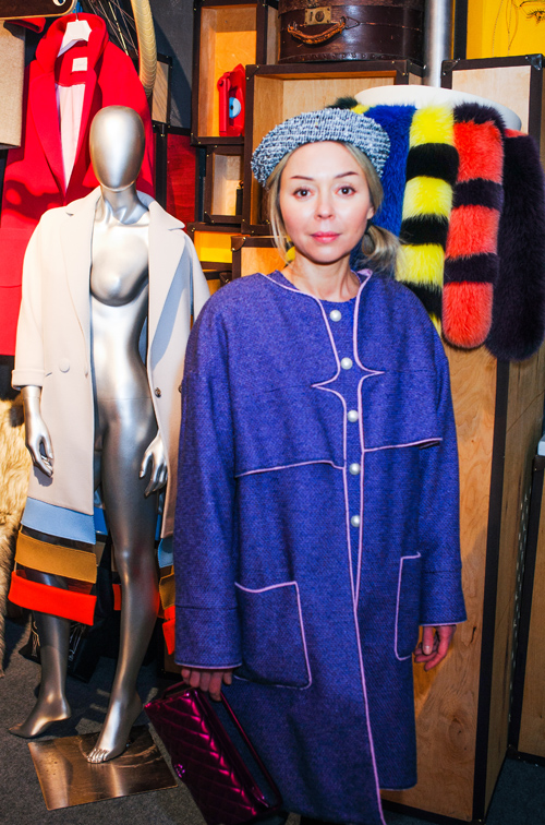 Oksana Berg. Prezentacja S.K. — Ukrainian Fashion Week FW15/16 (ubrania i obraz: palto niebieskie)
