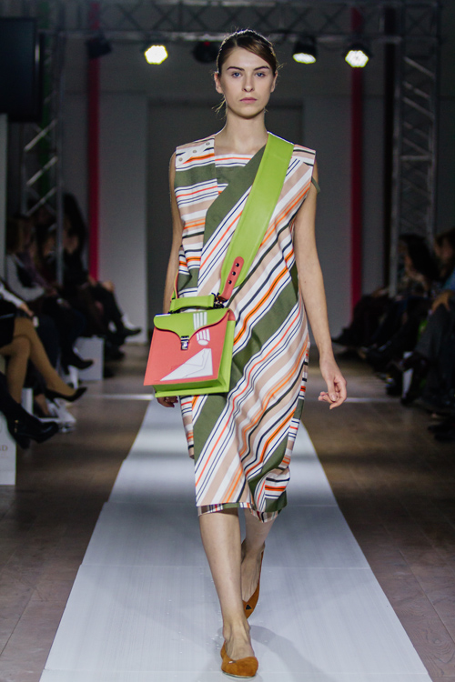 Показ Lesia Semi — Lviv Fashion Week ss17 (наряды и образы: полосатое разноцветное платье)