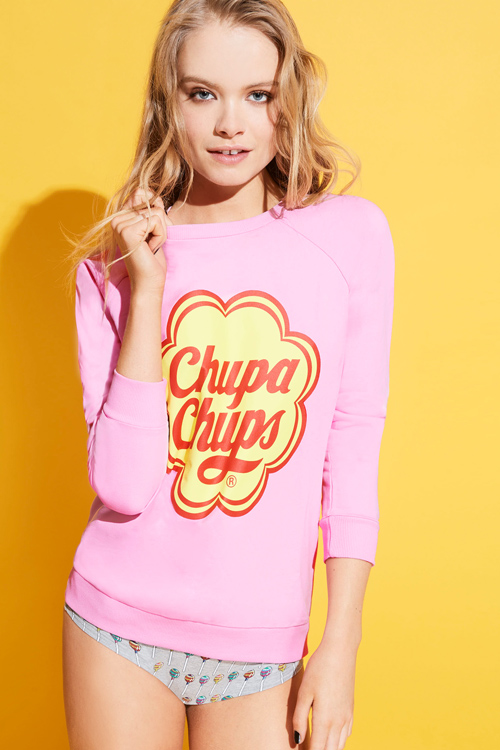 Chupa Chups x TEZENIS lookbook (looks: pink jumper)