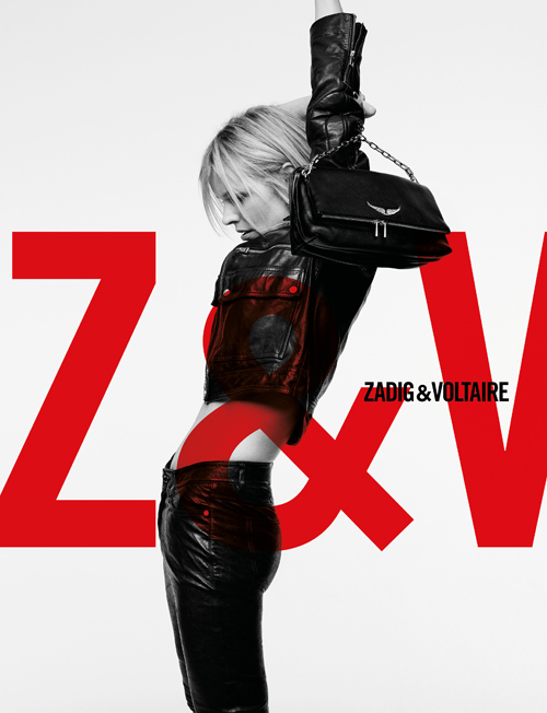 Eva Herzigova. Campaña de Zadig & Voltaire FW18/19 (looks: bolso negro, pantalón de piel negro, cazadora de piel negra)