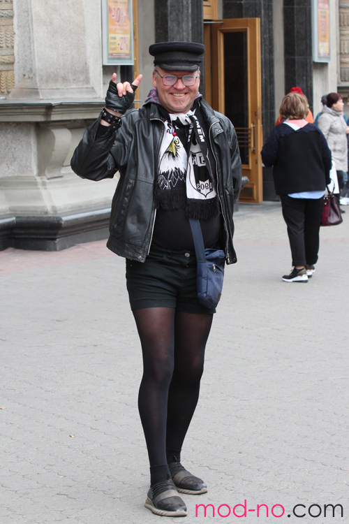 Minsk street fashion. 10/2019 (looks: black leather biker jacket, black shorts)
