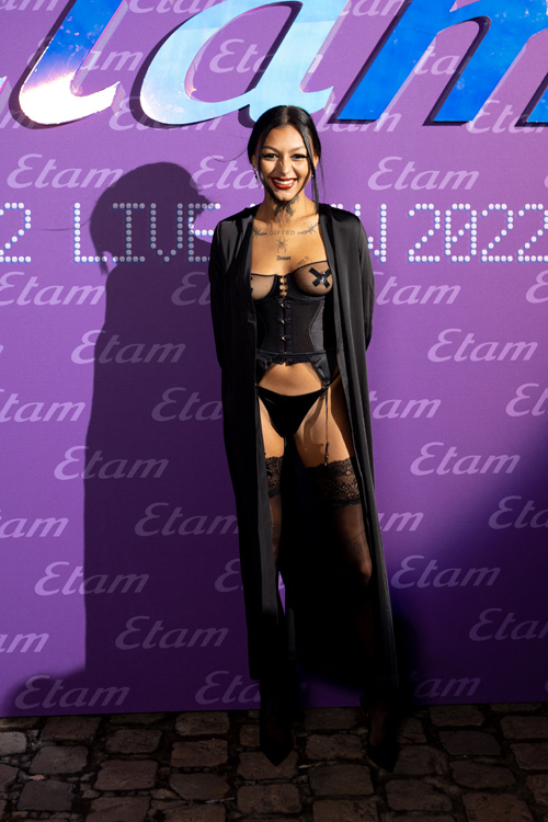 OGEE. How to wear stockings? — Etam Live Show 2022 (looks: black stockings with wide lace top, black corset, black briefs, tattoo)